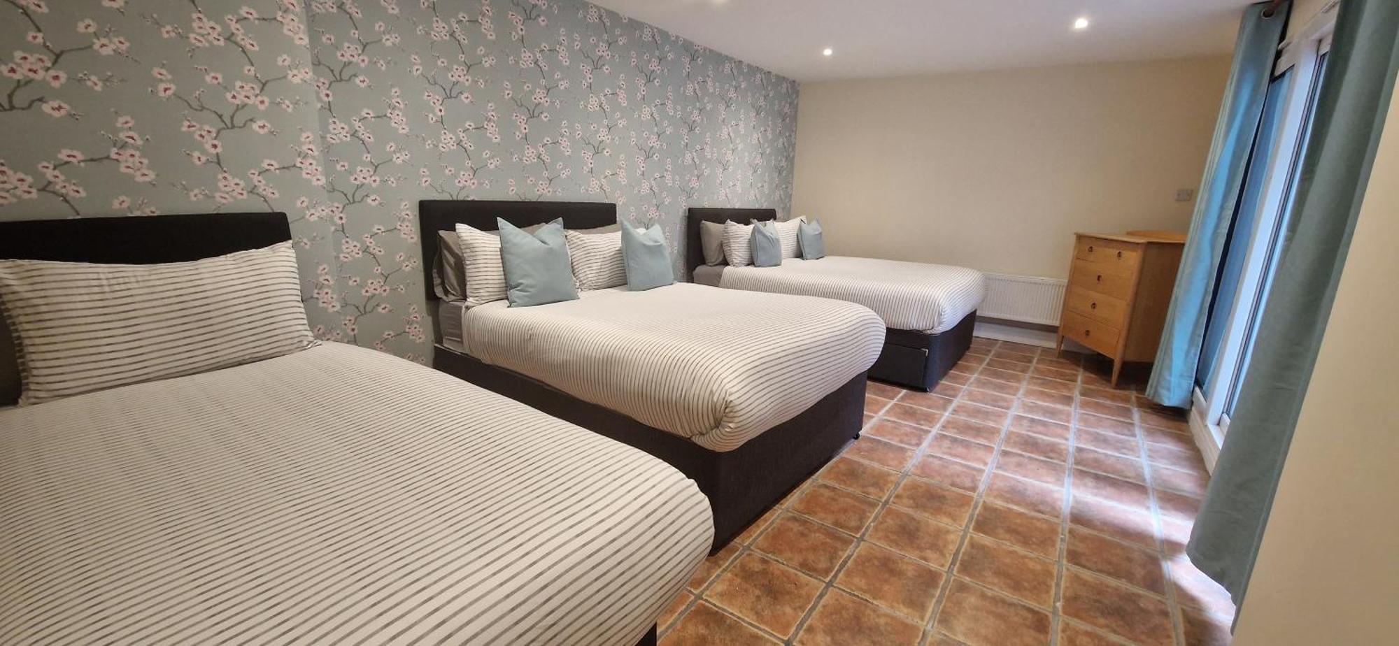 The Copper Fields Apartment Лондон Екстериор снимка